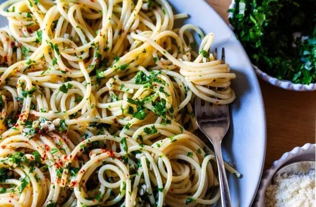 Easy Spaghetti Aglio e Olio Recipe