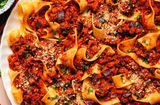 Easy Eggplant Bolognese: A One-Pot Summer Dinner