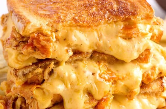 Easy Buffalo Chicken Grilled Cheese Recipe