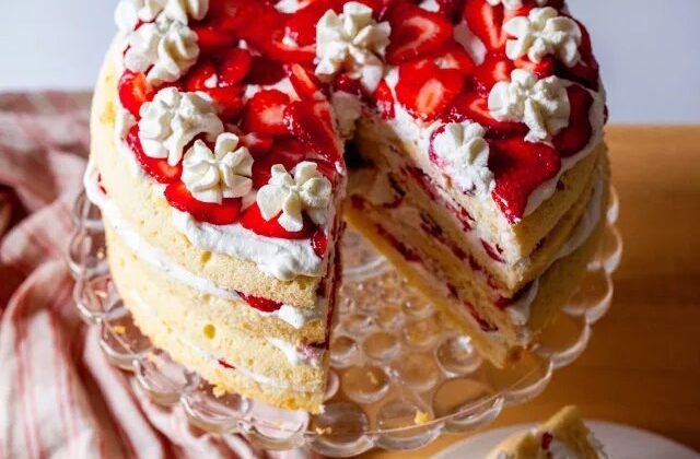 Sliced Strawberry Chiffon Shortcake Plate 572c