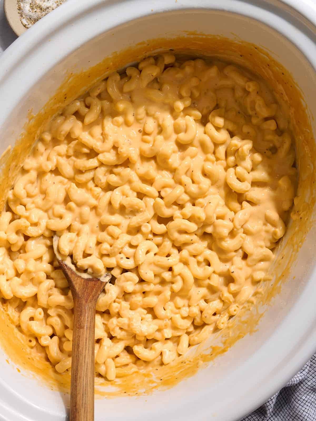 Creamy Crockpot mac and cheese for Easy Crowd‑Pleasers